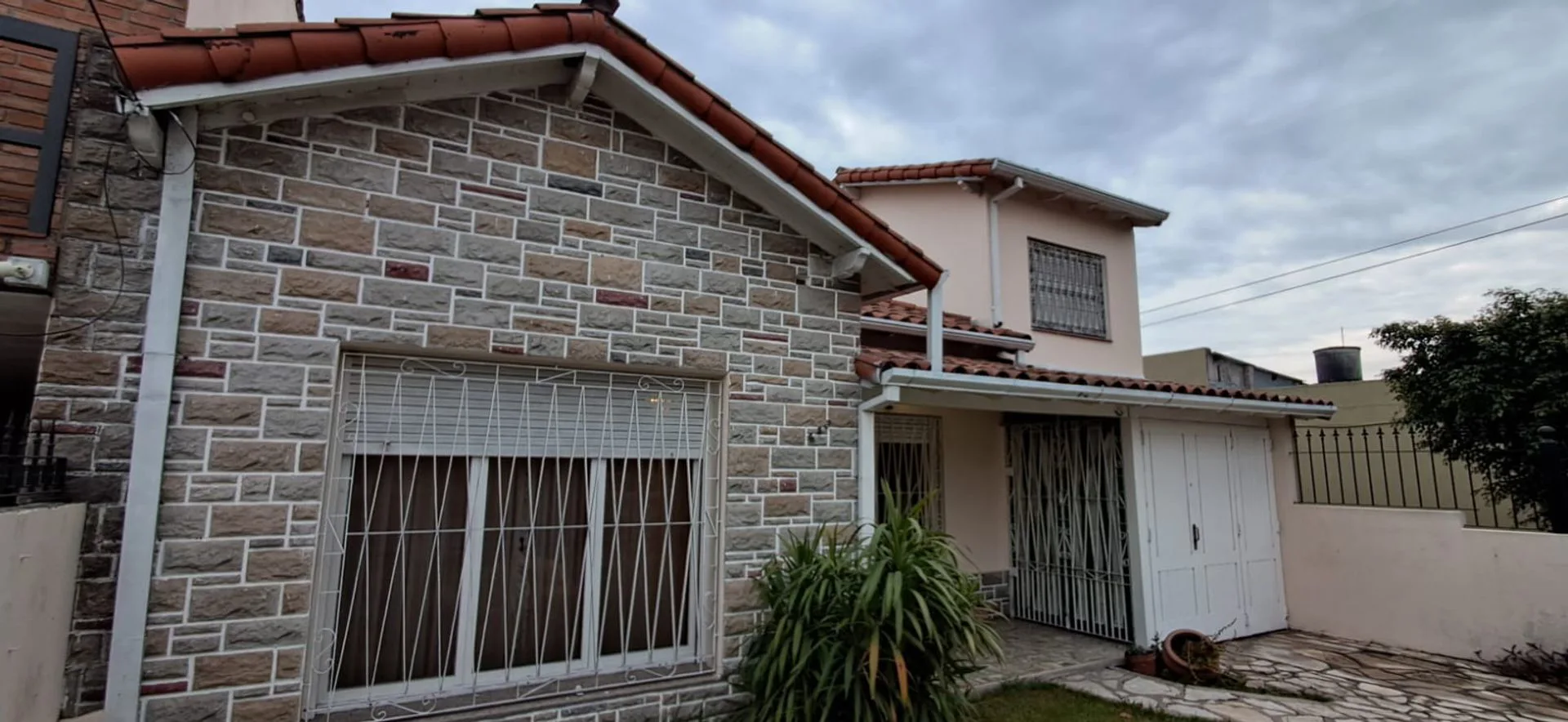CASA 5 AMBIENTES+ LOTE 436 M2+ DPTO. foto 5
