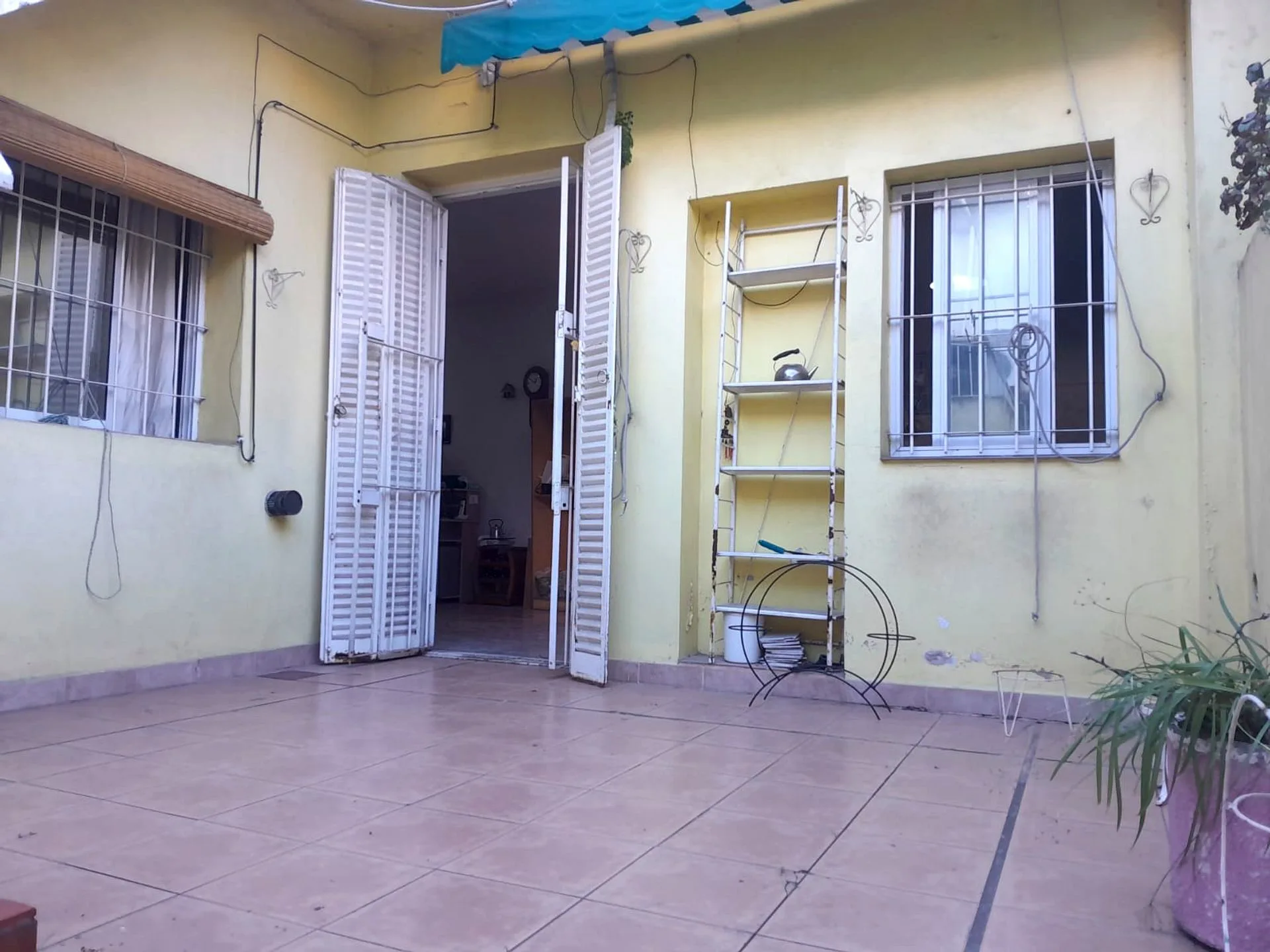 VENTA PH 2AMB C/PATIO+TERRAZA SOBRE CALLE INCLAN foto 4