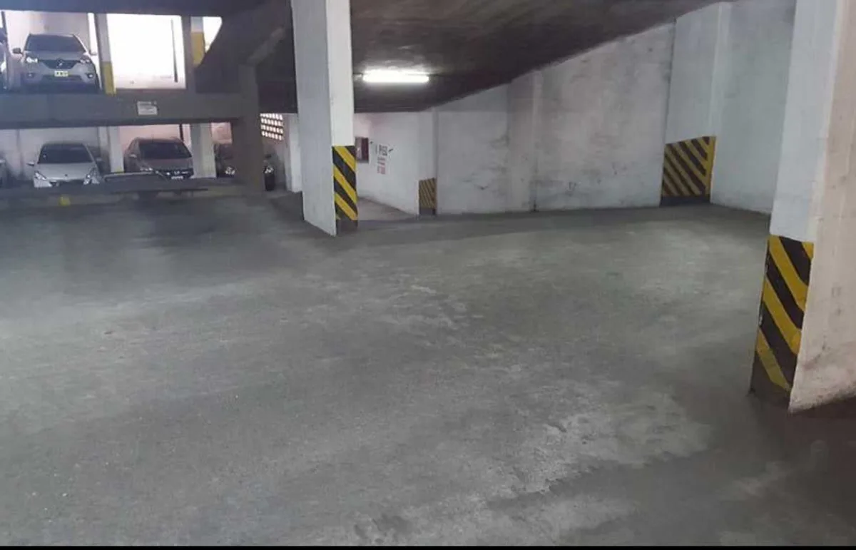 COCHERA FRENTE PLAZA COLON PISO 3 foto 3