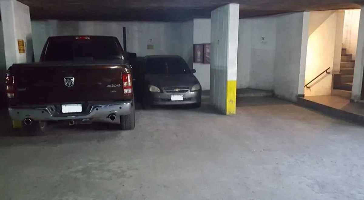 COCHERA FRENTE PLAZA COLON PISO 3 foto 4