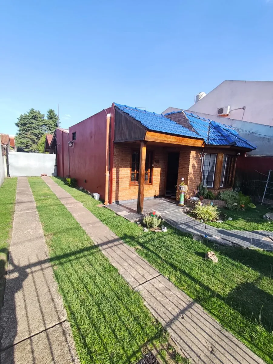 Venta de casa con amplio terreno foto 2