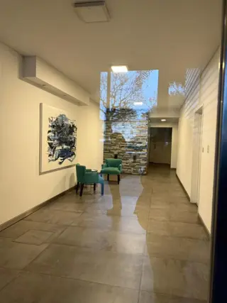 MONOAMBIENTE AL FRENTE, GRAN BALCON, BAÑO CON BAÑERA, COCINA COMPLETA A GAS foto 2