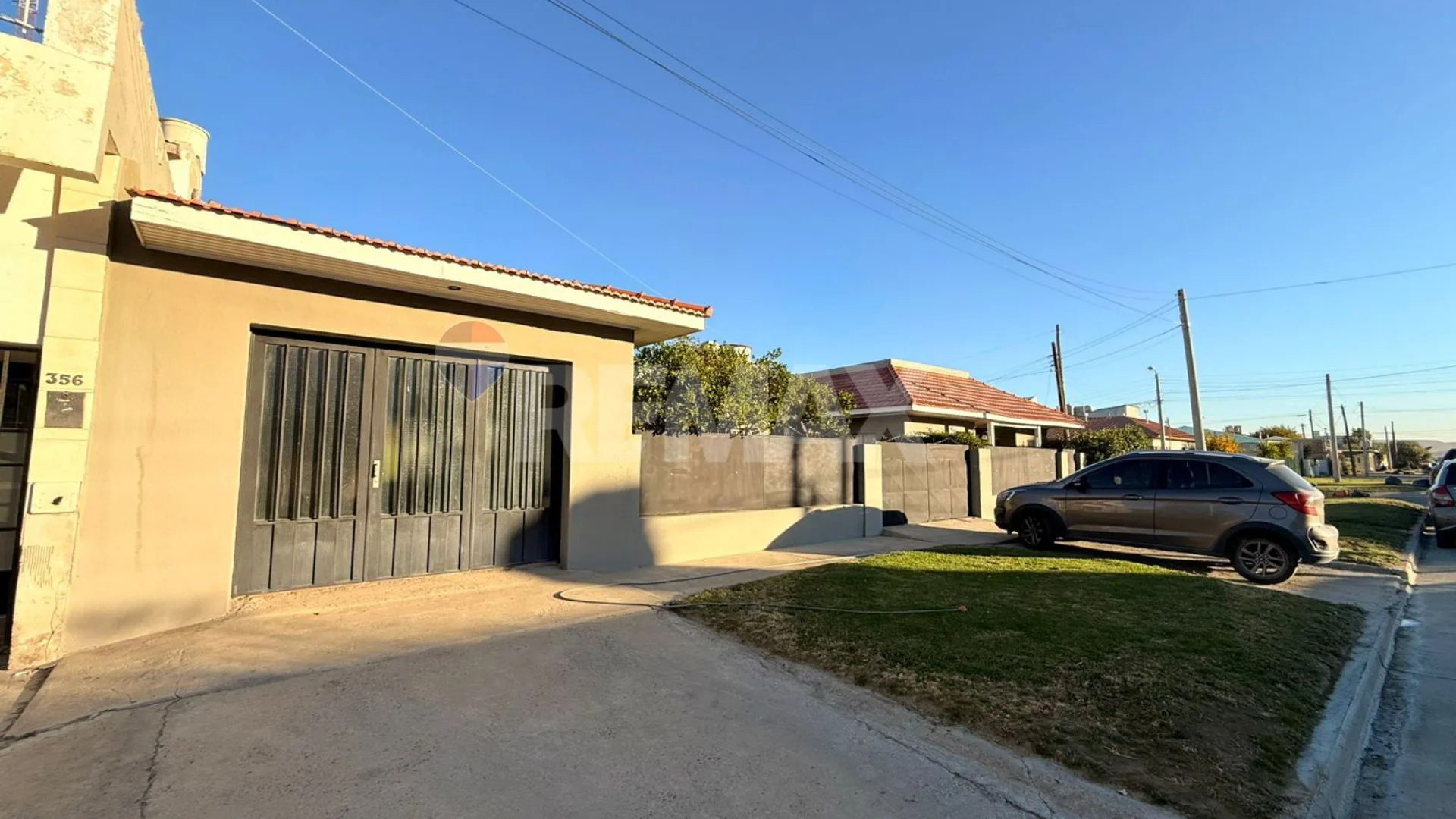CASA 4 DORMITORIOS BARRIO PUEYRREDON foto 2