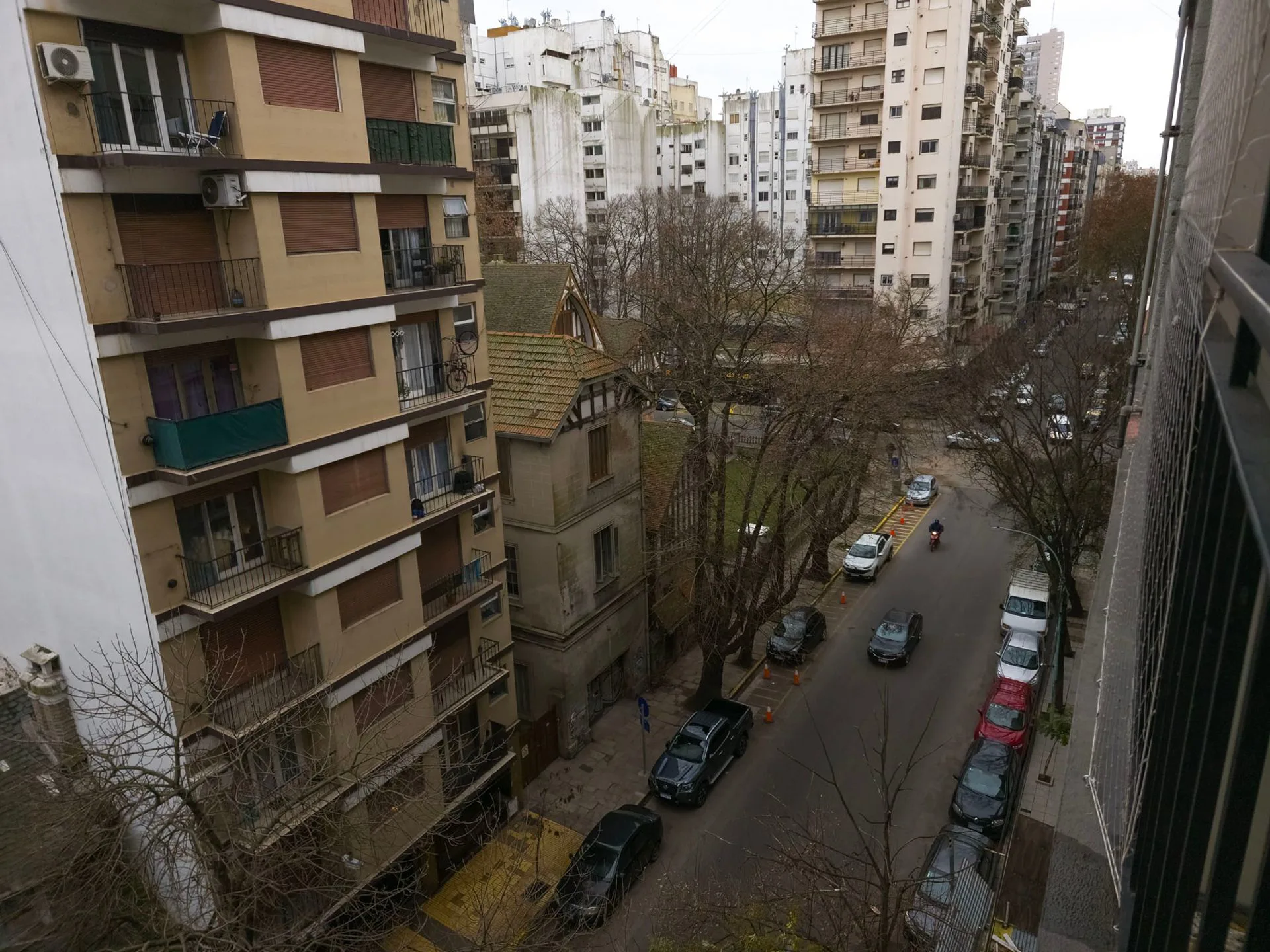 Monoambiente frente con balcón en zona Plaza Colón foto 4