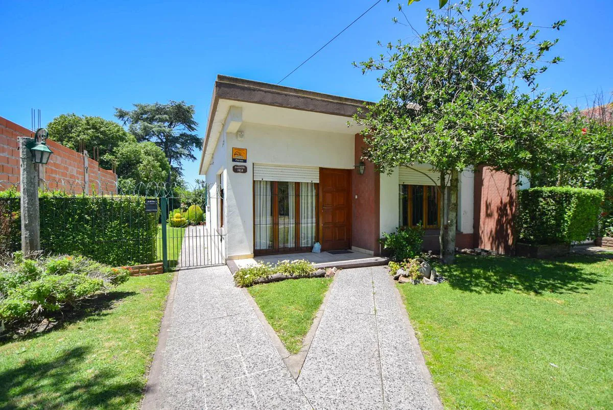 VENTA CASA 3 AMBIENTES  PARQUE Y GARAGE CAISAMAR foto 2