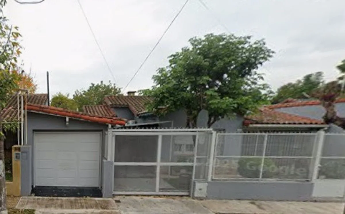 VENTA CASA 4 AMB C/COCHERA. APTA CREDITO!! foto 2