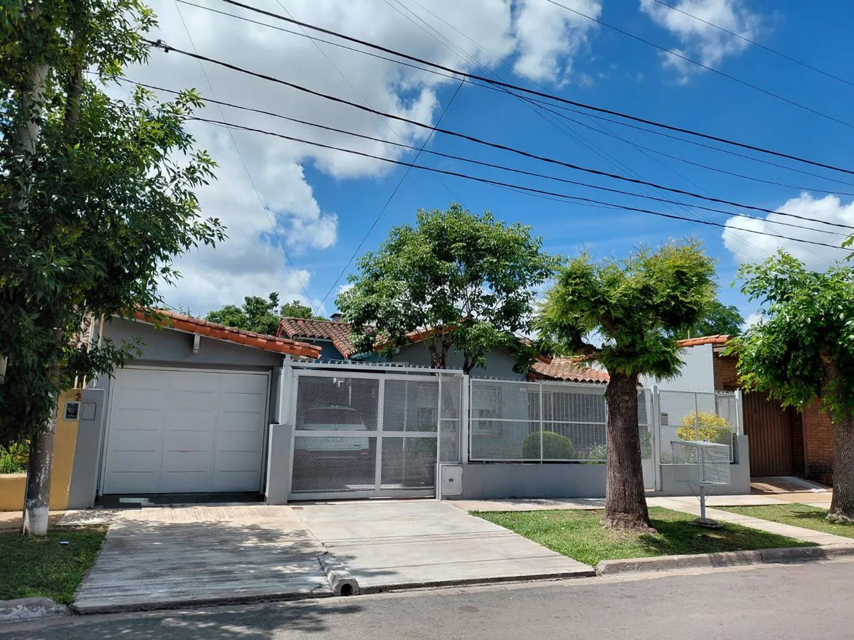 VENTA CASA 4 AMB C/COCHERA. APTA CREDITO!! foto 3