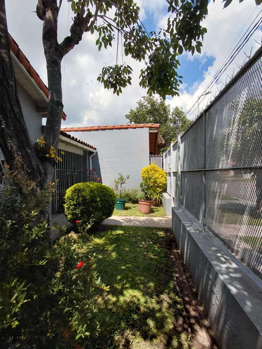 VENTA CASA 4 AMB C/COCHERA. APTA CREDITO!! foto 4