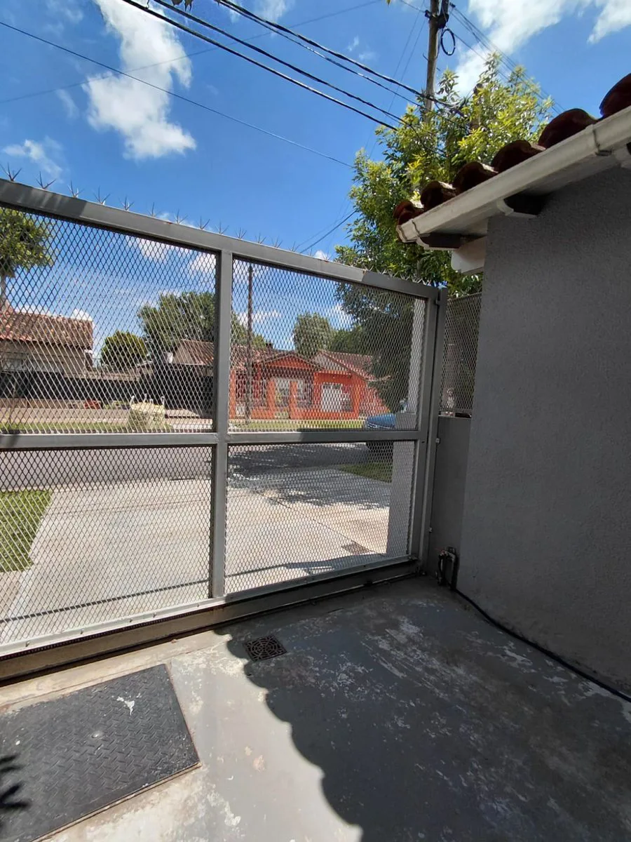 VENTA CASA 4 AMB C/COCHERA. APTA CREDITO!! foto 5