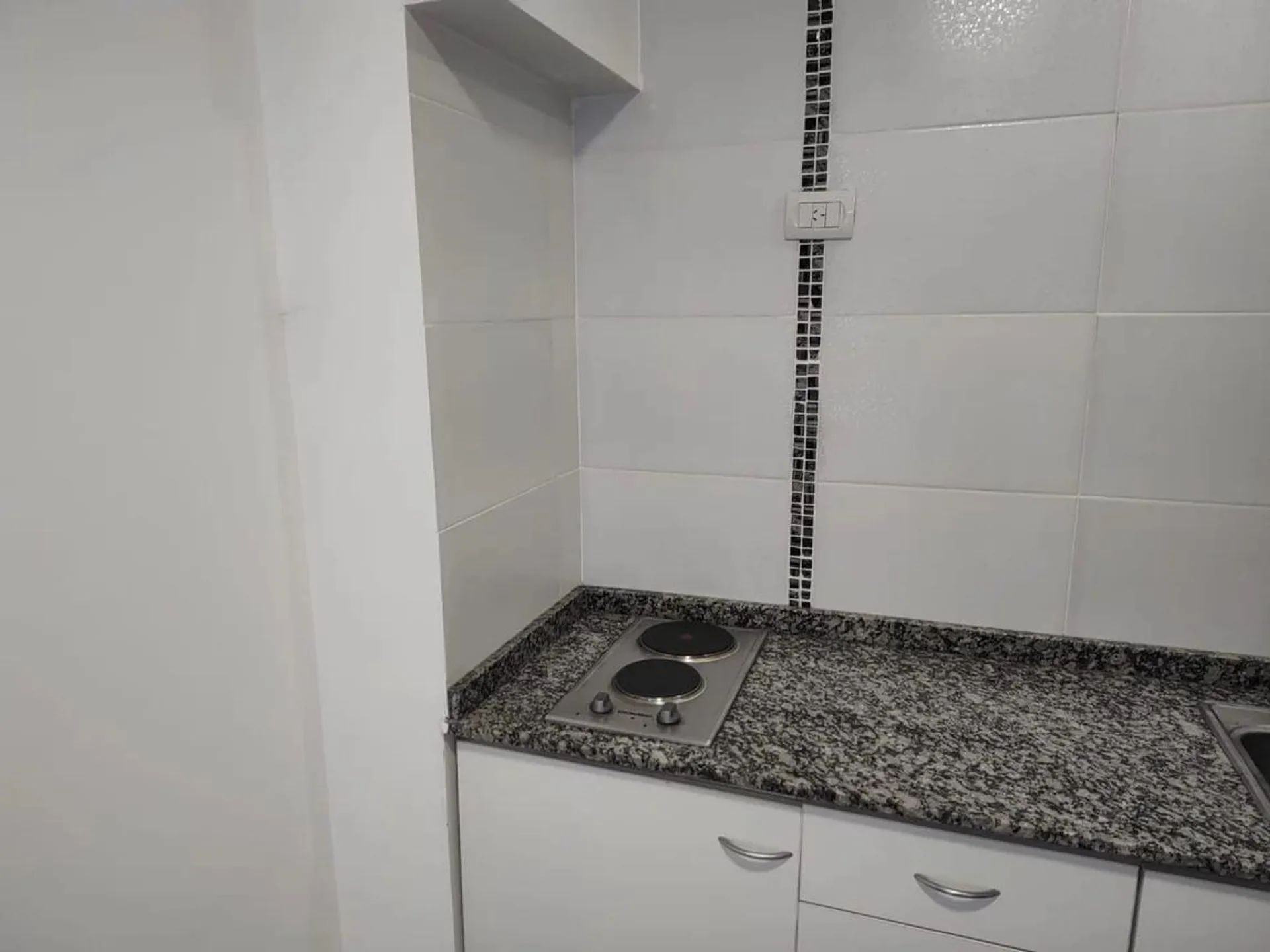 ALQUILER MONO IMPECABLE CON PATIO BOEDO foto 3