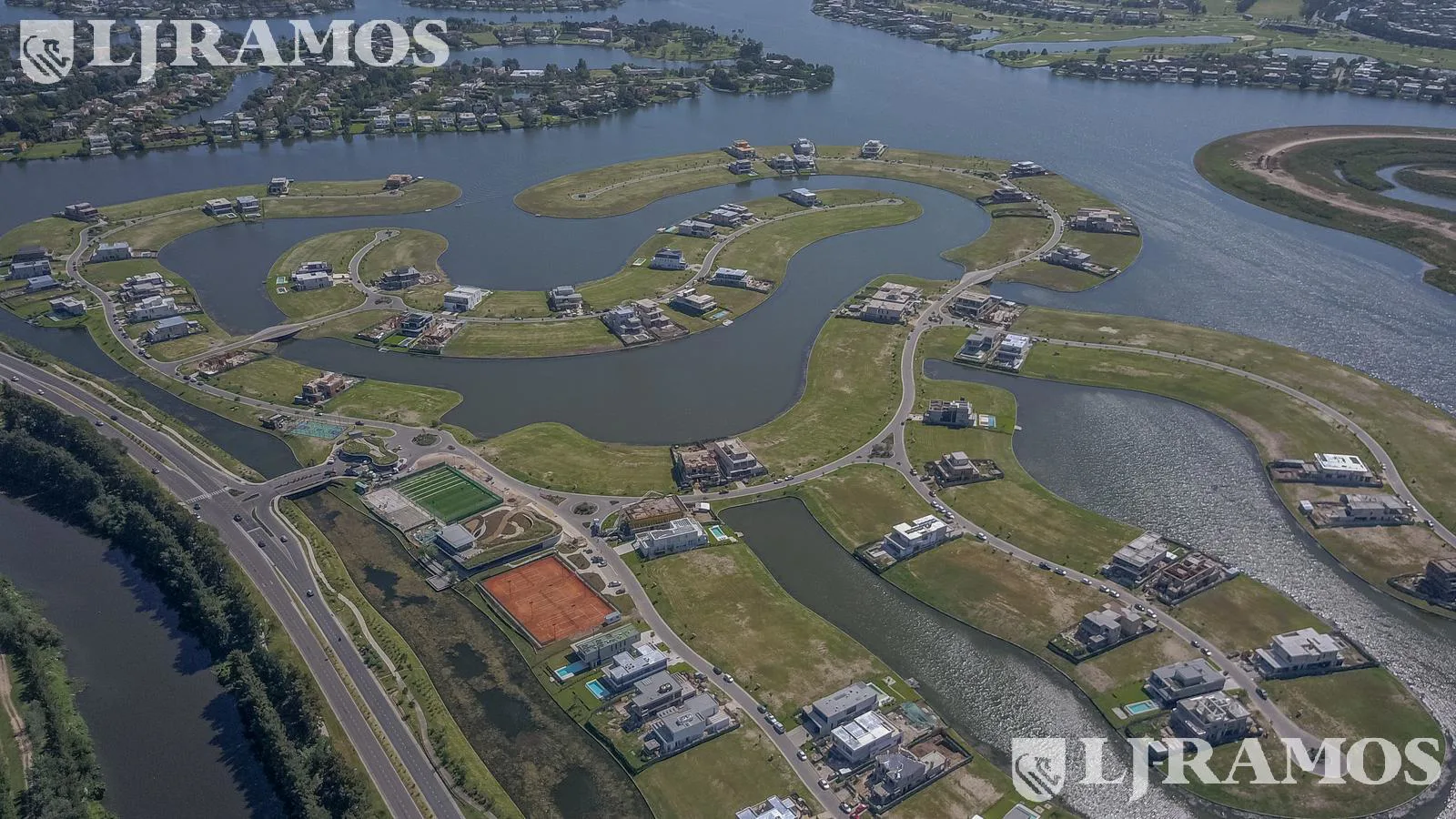 Lote a la laguna en venta en LOS PUENTES - NORDELTA foto 5