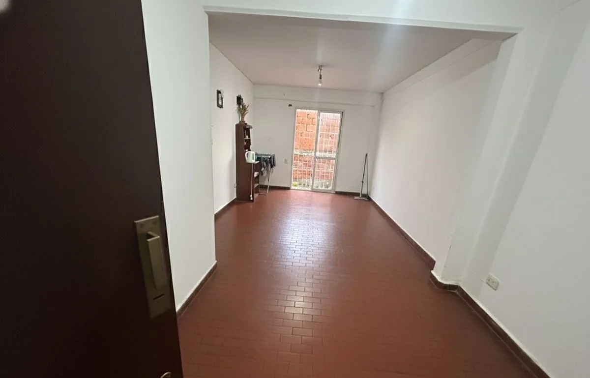 DEPARTAMENTO EN VENTA 2 DORMITORIOS ALBERDI Y ROCA foto 3