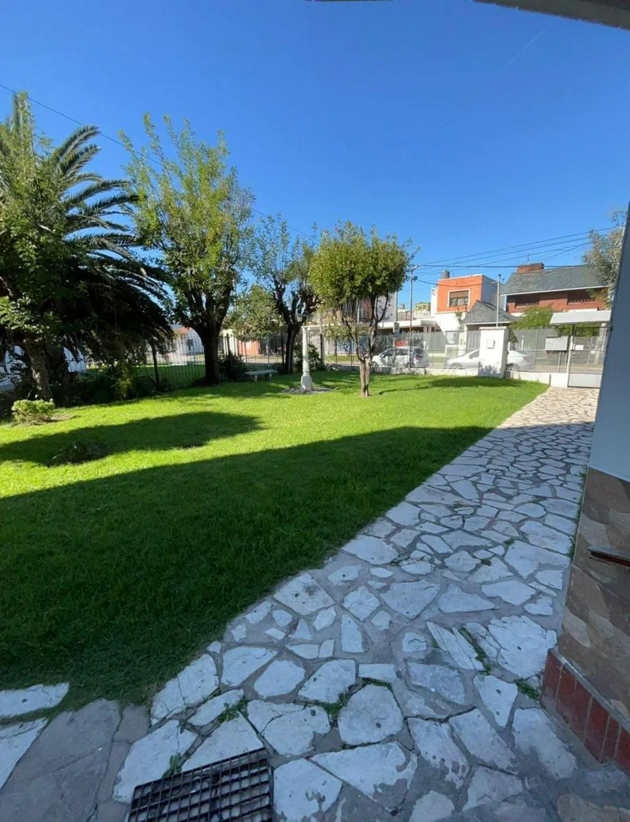 Venta Depto 3AMB en complejo seguro - Bernal Oeste foto 3