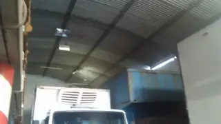 Galpón con oficina y taller foto 4