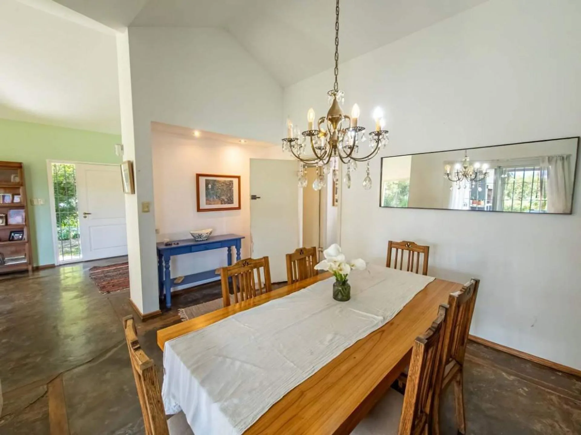 Hermosa casa en villa Rivera Indarte con pileta foto 5