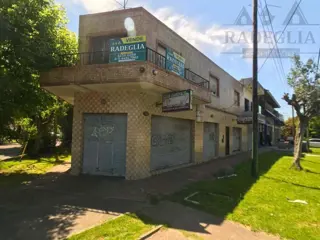 Local comercial c/ viviendas sobre Av. H. Yrigoyen- Burzaco foto 1
