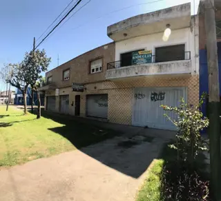 Local comercial c/ viviendas sobre Av. H. Yrigoyen- Burzaco foto 2