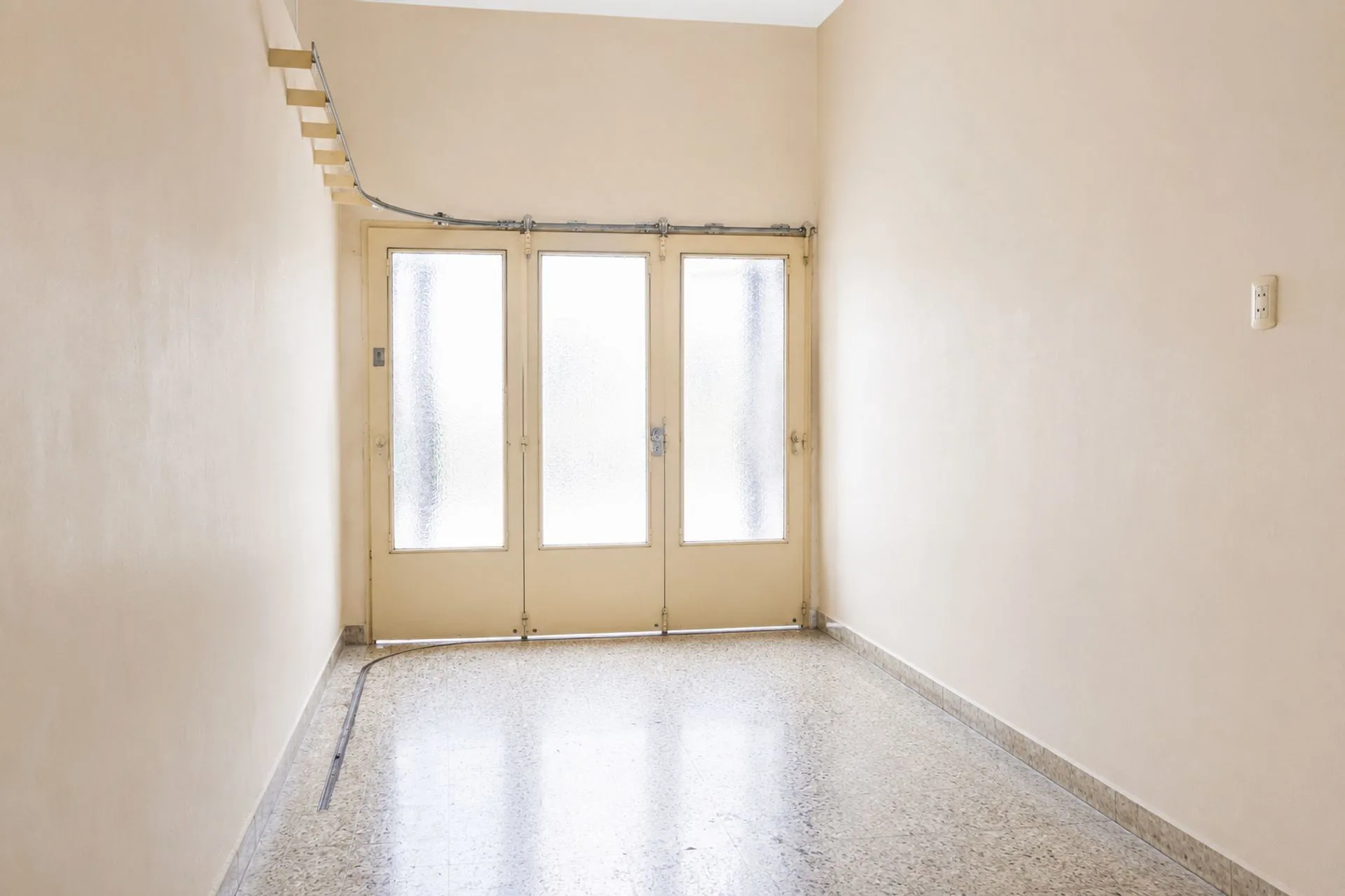VENTA DE CASA DE 5 AMB CON COCHERA JARDIN Y PILETA foto 3
