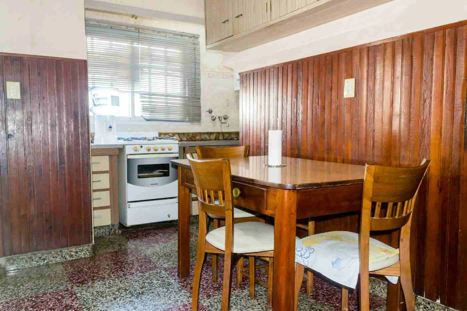 VENTA DE CASA DE 5 AMB CON COCHERA JARDIN Y PILETA foto 4