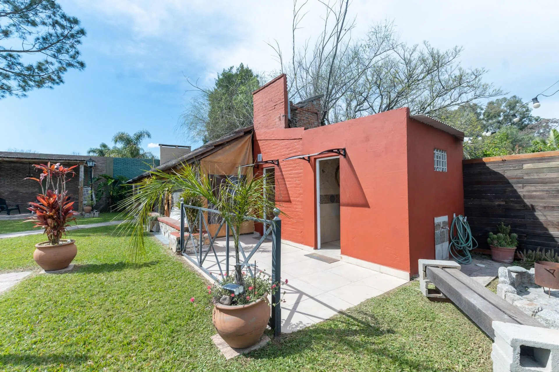 CASA EN VENTA EN COLASTINE 4 DORM Y GRAN PARQUE foto 4