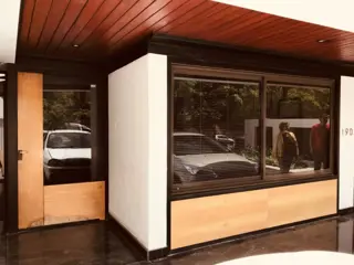 MUY LINDO CONSULTORIO/OFICINA SOBRE AV. POETA LUGONES foto 1