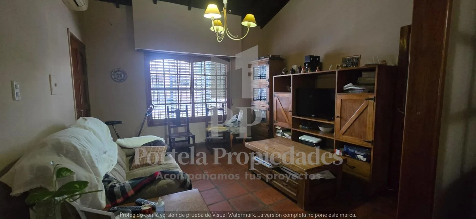 CASA 4 AMBIENTES CON PILETA Y FONDO CASTELAR SUR foto 2
