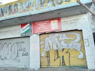 2 LOCALES SOBRE LA AVENIDA foto 2