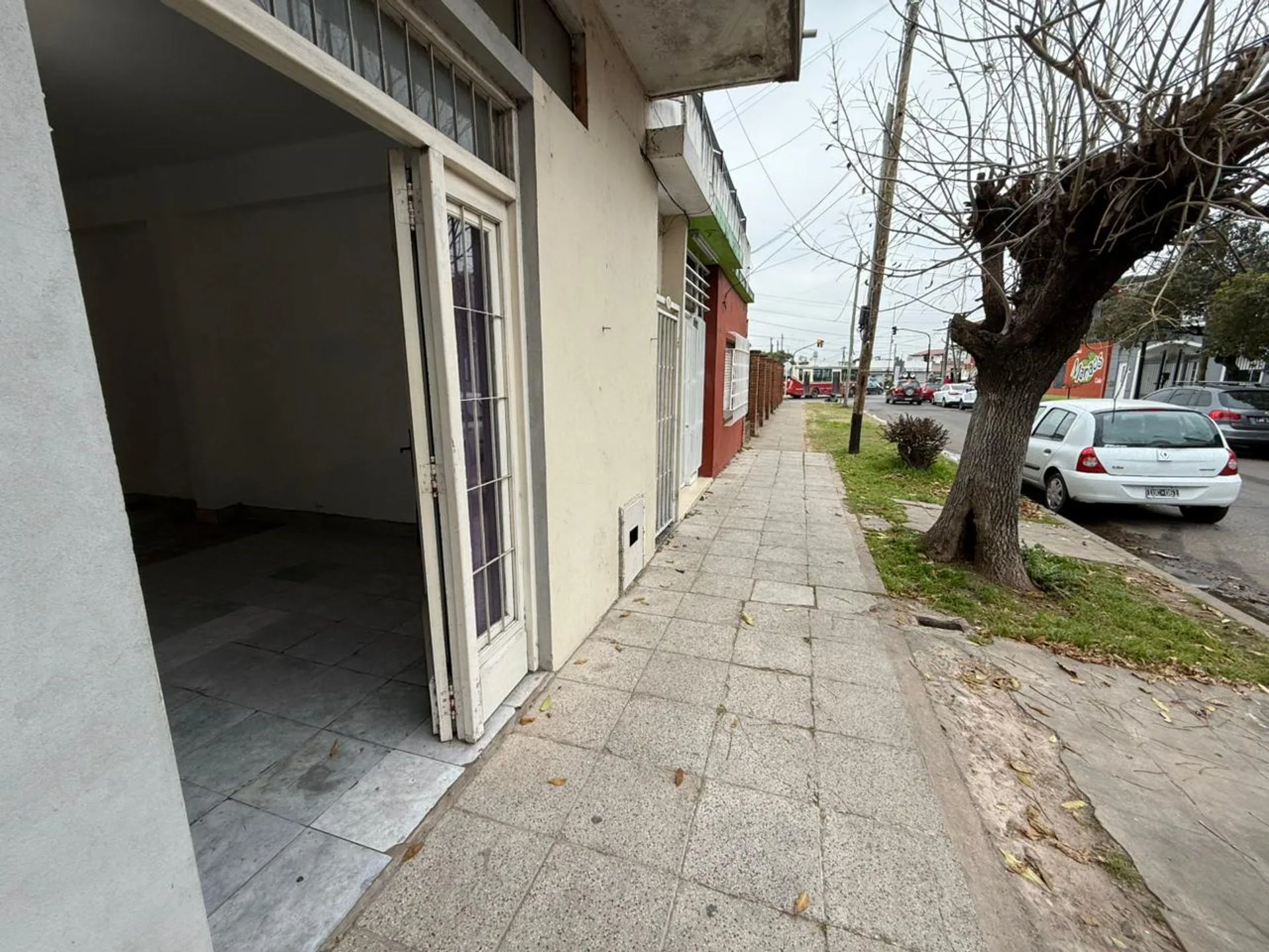 ALQUILER LOCAL COMERCIAL, MORON SUR foto 3