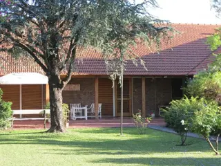 CHALET IMPECABLE CONSTRUCCION SOBRE 1000 MTS DE PARQUE foto 2