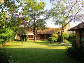 CHALET IMPECABLE CONSTRUCCION SOBRE 1000 MTS DE PARQUE foto 3