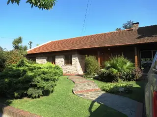 CHALET IMPECABLE CONSTRUCCION SOBRE 1000 MTS DE PARQUE foto 4