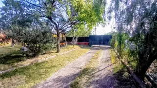 VENTA DE CASA CON PILETA CHACRAS DE CORIA foto 2