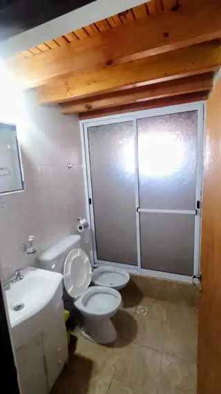 VENTA DE CASA CON PILETA CHACRAS DE CORIA foto 5