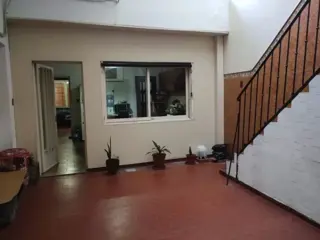 CASA 6 AMBIENTES CON PATIO Y TERRAZA Y  LOTE PROPIO foto 4