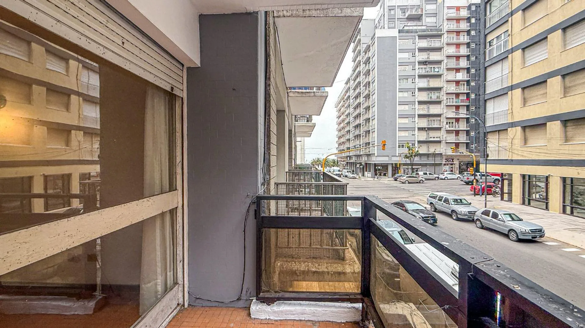 VENTA DEPTO 3 AMB GUEMES AL FRENTE BALCON foto 3