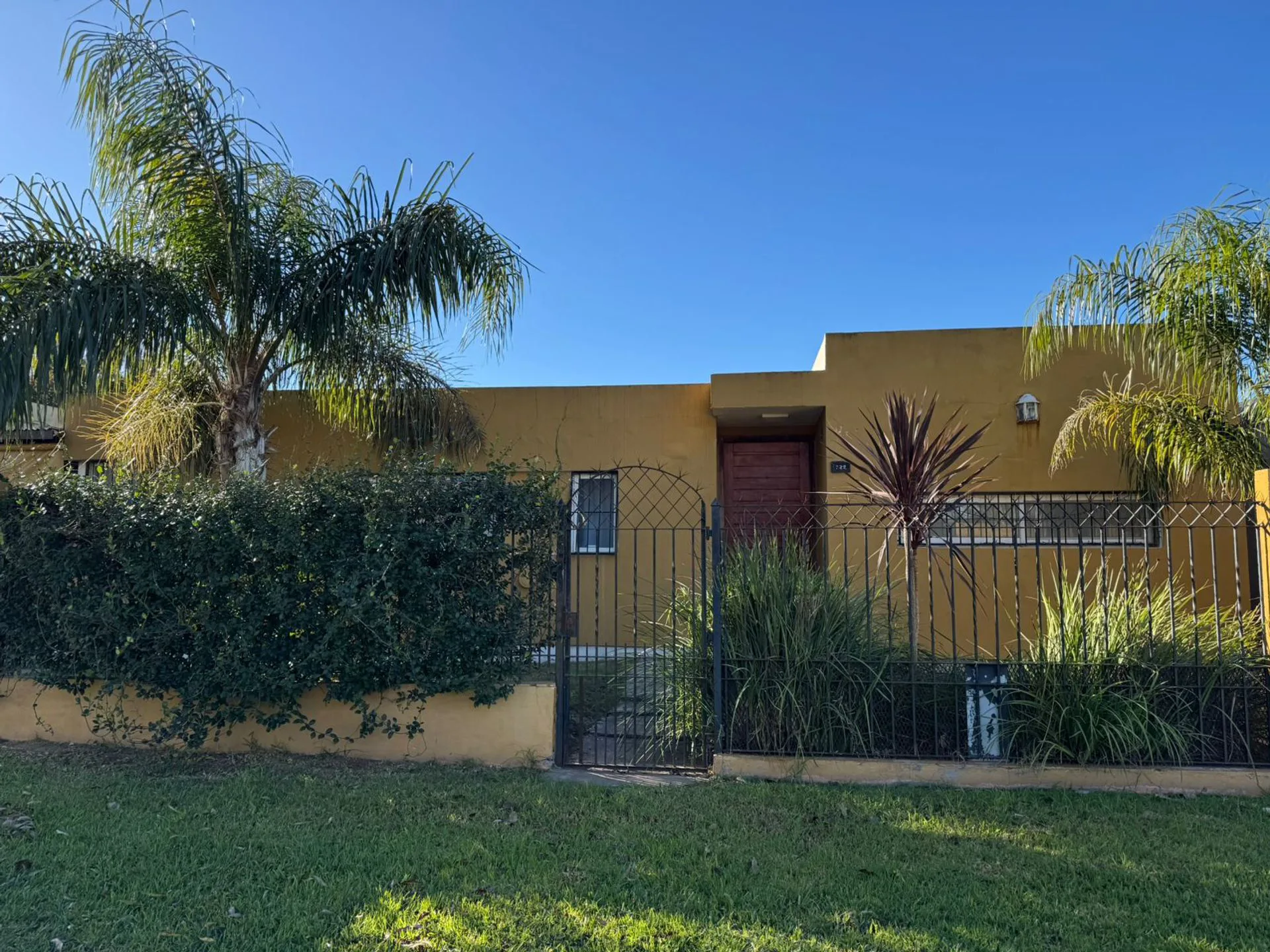VENTA CASA DE 1/2 DORMITORIOS EN ACEQUIAS ROLDAN foto 2