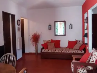 Cómodo departamento con patio, segunda línea al mar. Departamento en Venta. foto 1