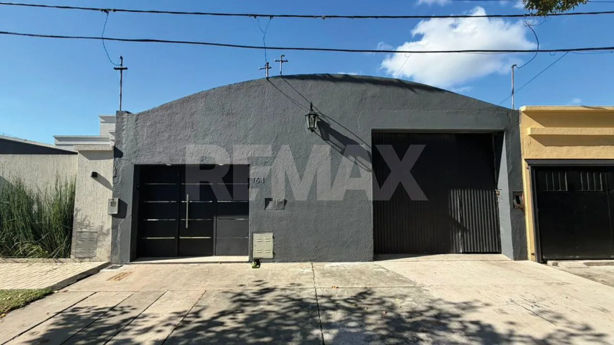 Se vende Dpto. refaccionado c/cochera + galpón foto 2