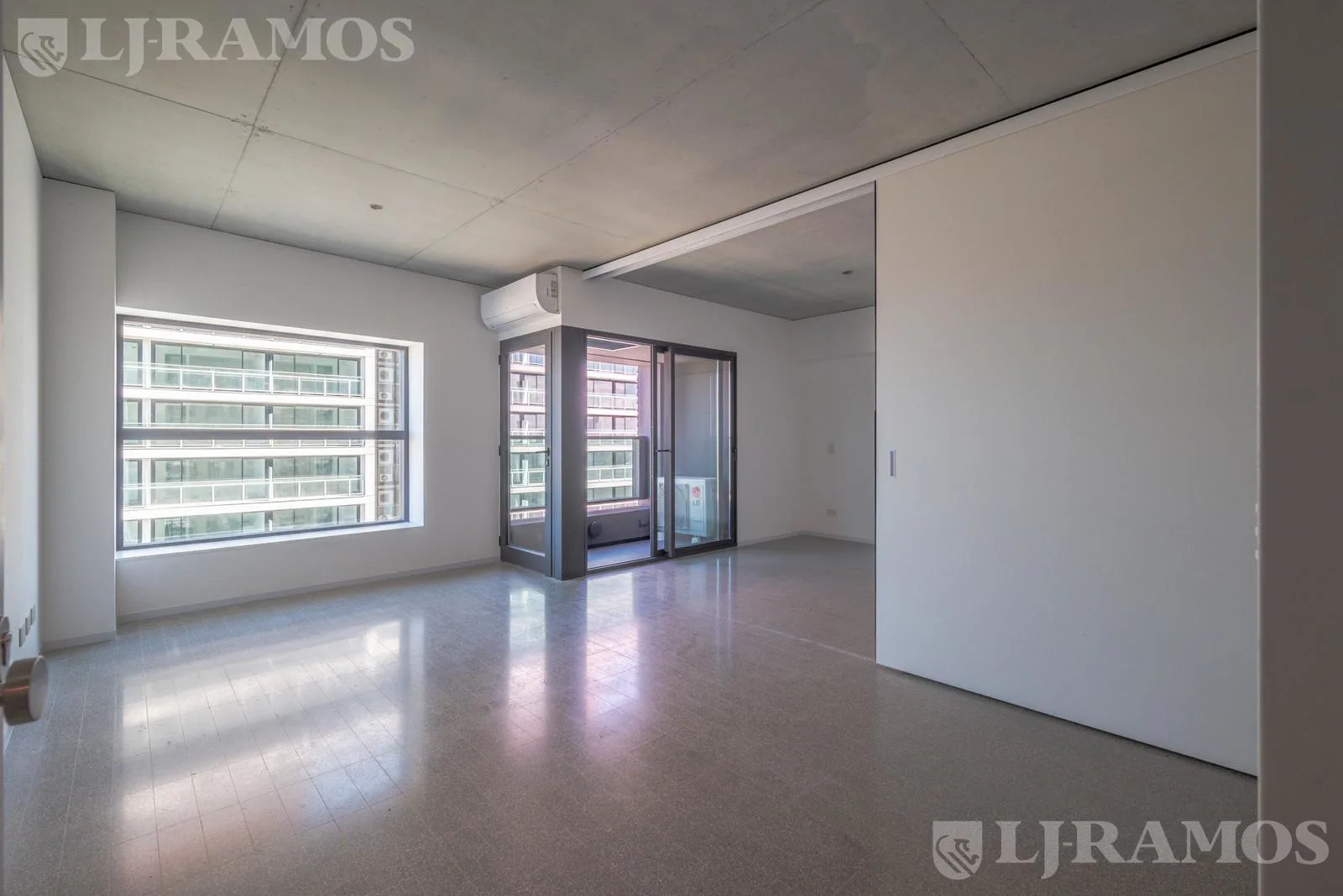 2amb-estrenar-Piso 24-Torre Huergo-Full Amenities-Vista a Diques foto 2