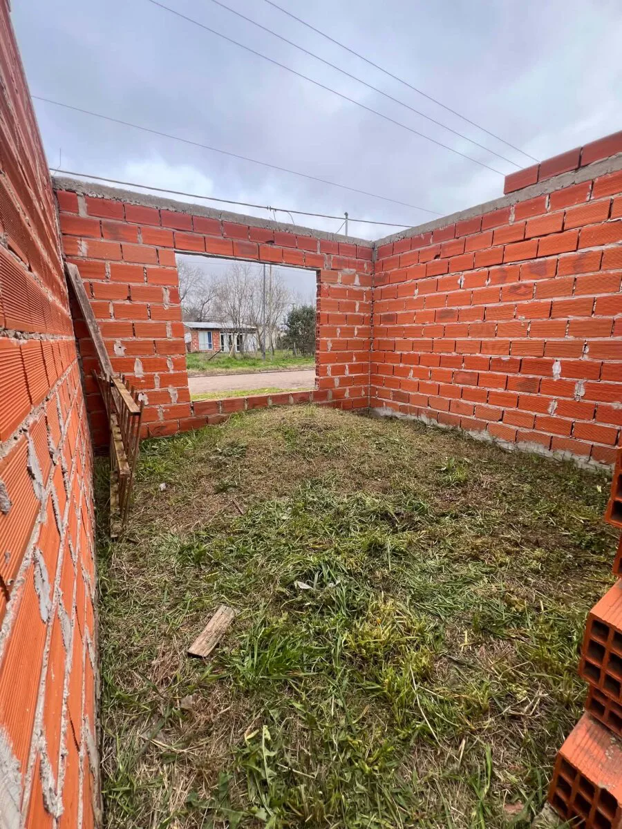 Lote con construcción a terminar - B Luján foto 2