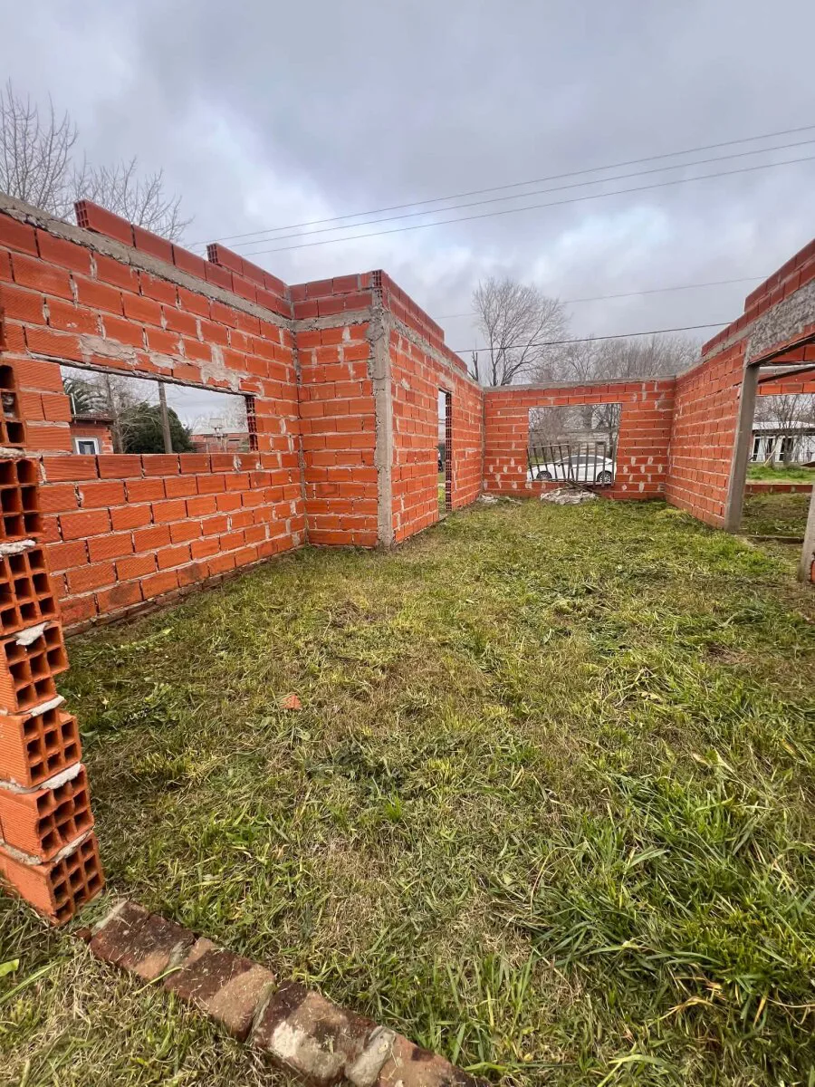Lote con construcción a terminar - B Luján foto 3