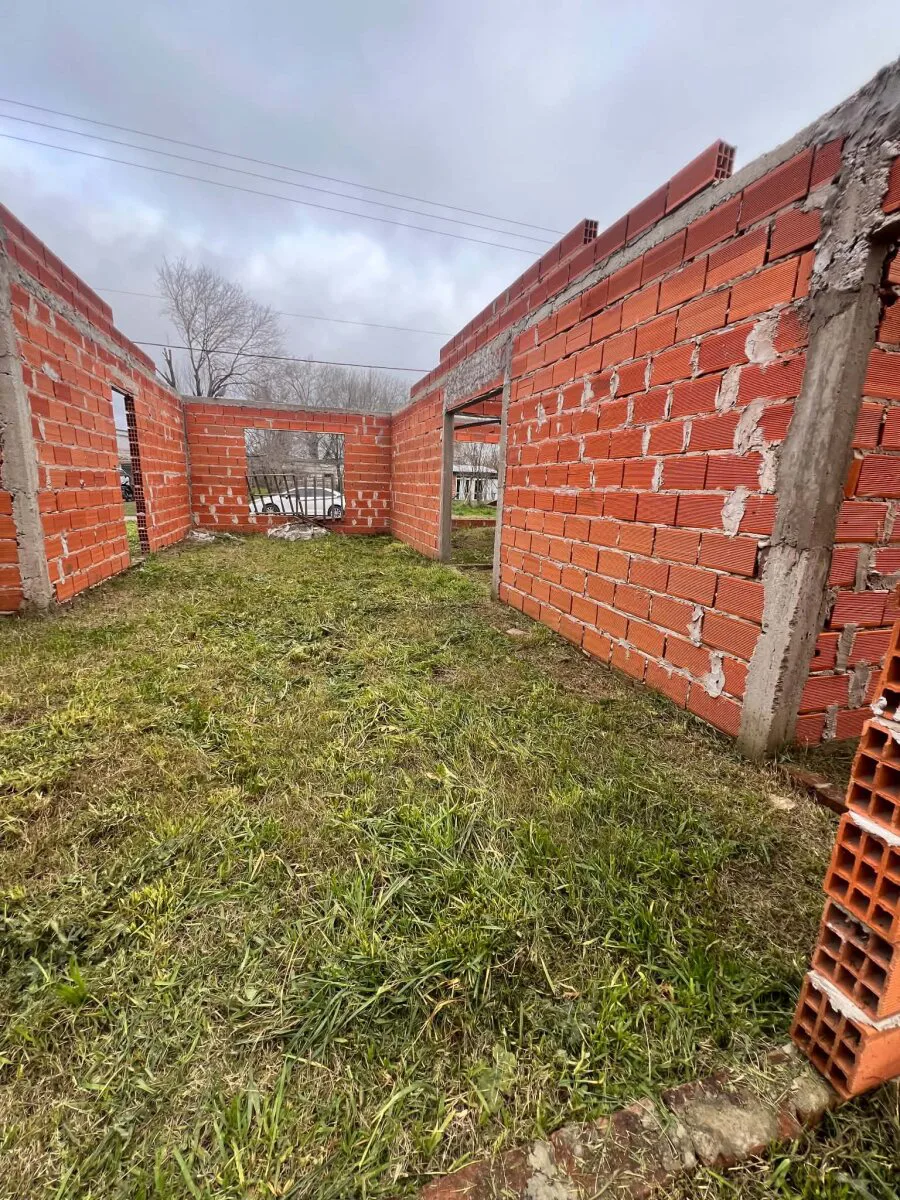Lote con construcción a terminar - B Luján foto 4