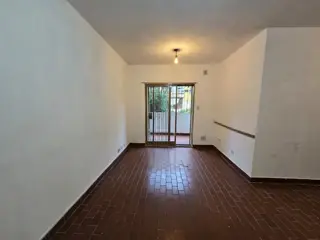 ALQUILER DE DEPARTAMENTO 3 AMBIENTES EN PLANTA BAJA - BARRIO COCA COLA foto 2