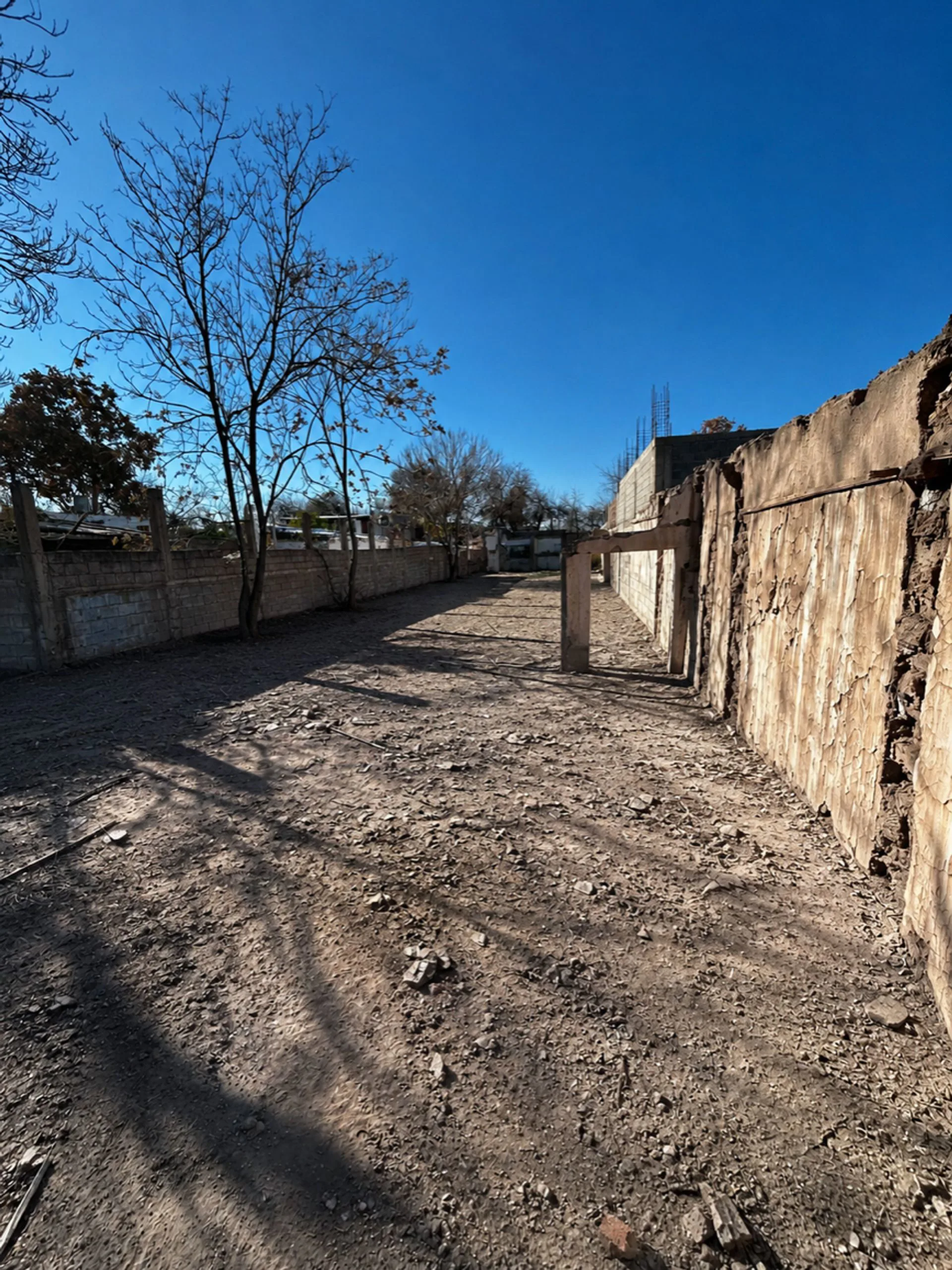 lote sobre calle principal 890m2 foto 3