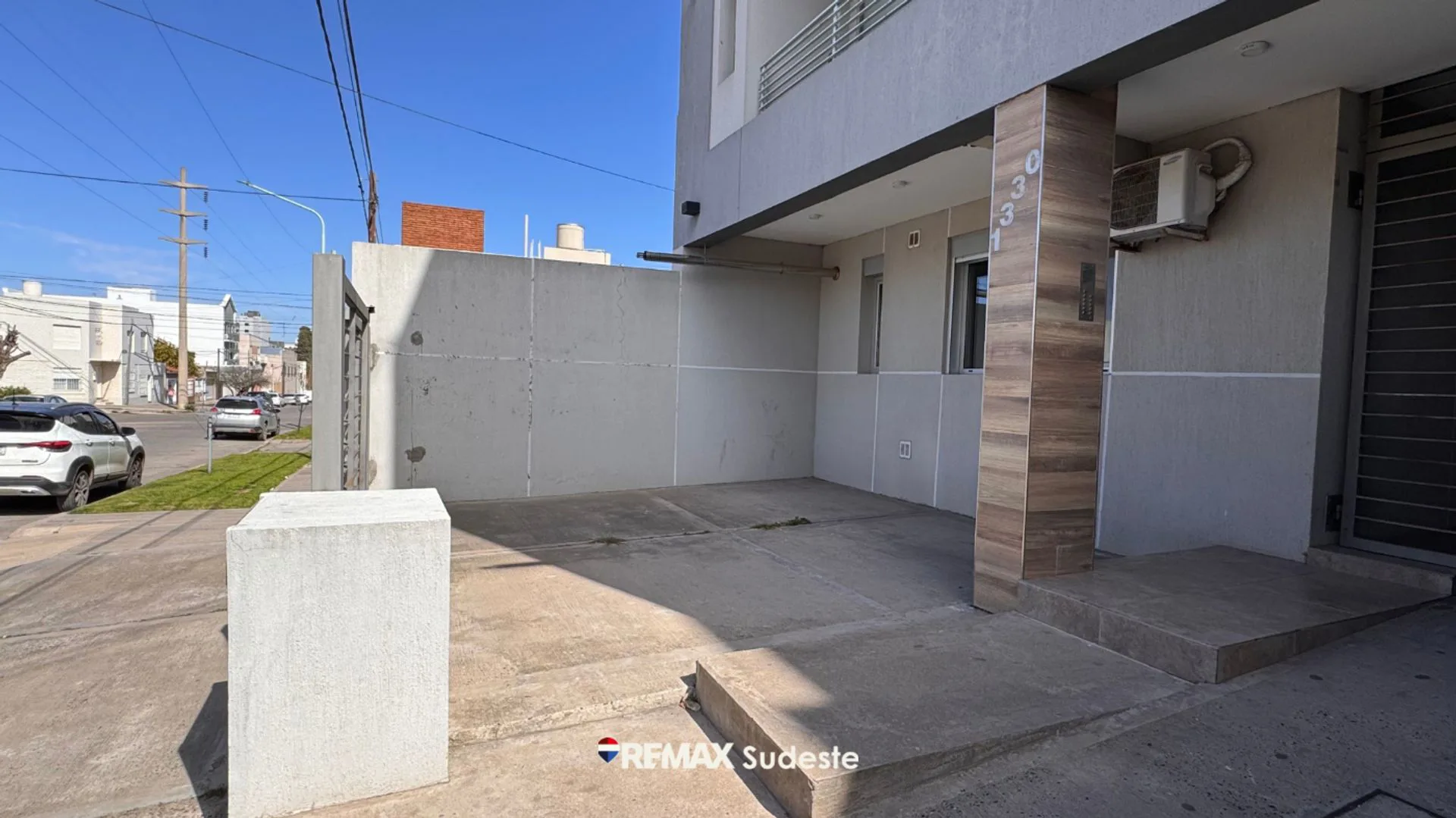 VENDO COCHERA BARRIO LA FALDA foto 4