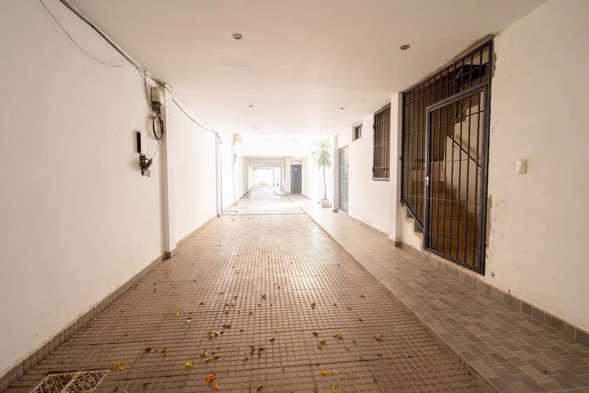 COCHERA EN VENTA A MTS DE AVENIDA FACUNDO ZUVIRÍA foto 4