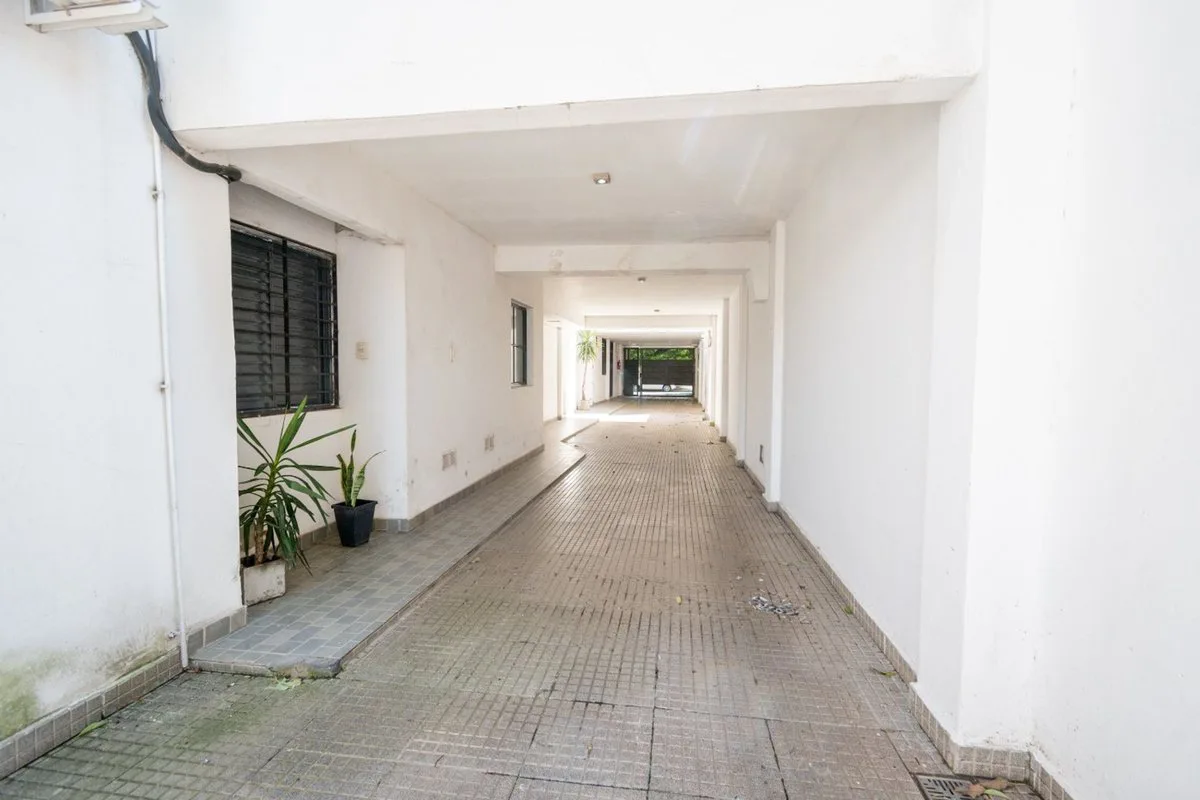 COCHERA EN VENTA A MTS DE AVENIDA FACUNDO ZUVIRÍA foto 5