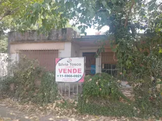 Tres casas en un lote de 655 m2 a una Cuadra de Martín Fierro foto 1