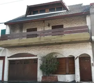 Excelente casa en lote propio foto 1