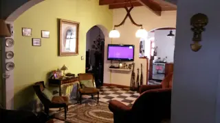 Excelente casa en lote propio foto 2